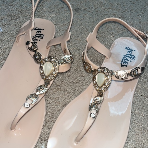 Beautiful jelly sandals with gold detailing - Picture 2 of 3